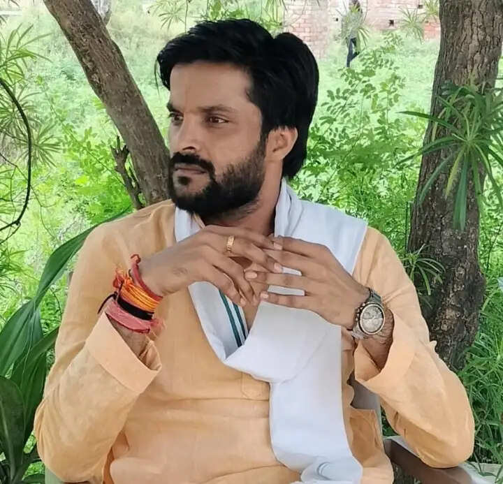 साधु-संतों के वेश में प्रदर्शन पर भाजपा नेता ने भेजा विधिक नोटिस, माफी न मांगने पर कानूनी कार्रवाई की चेतावनी