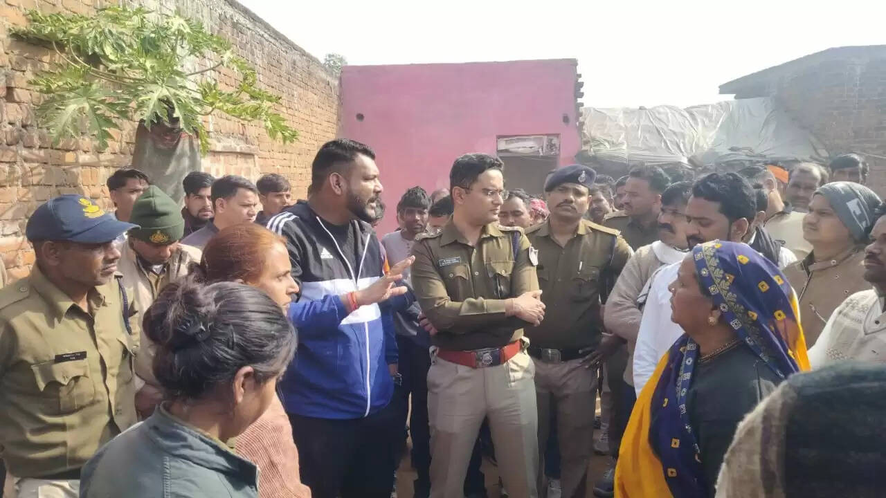 करैरा में 15 करोड़ की भूमि से हटाया अवैध अतिक्रमण, बस स्टैंड का होगा निर्माण