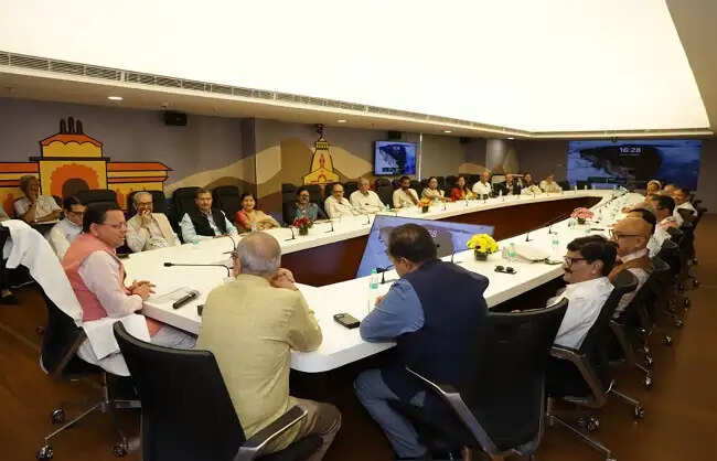 प्रवासी उत्तराखंडियों के सुझावों को विकास नीति में शामिल करेंगे: धामी