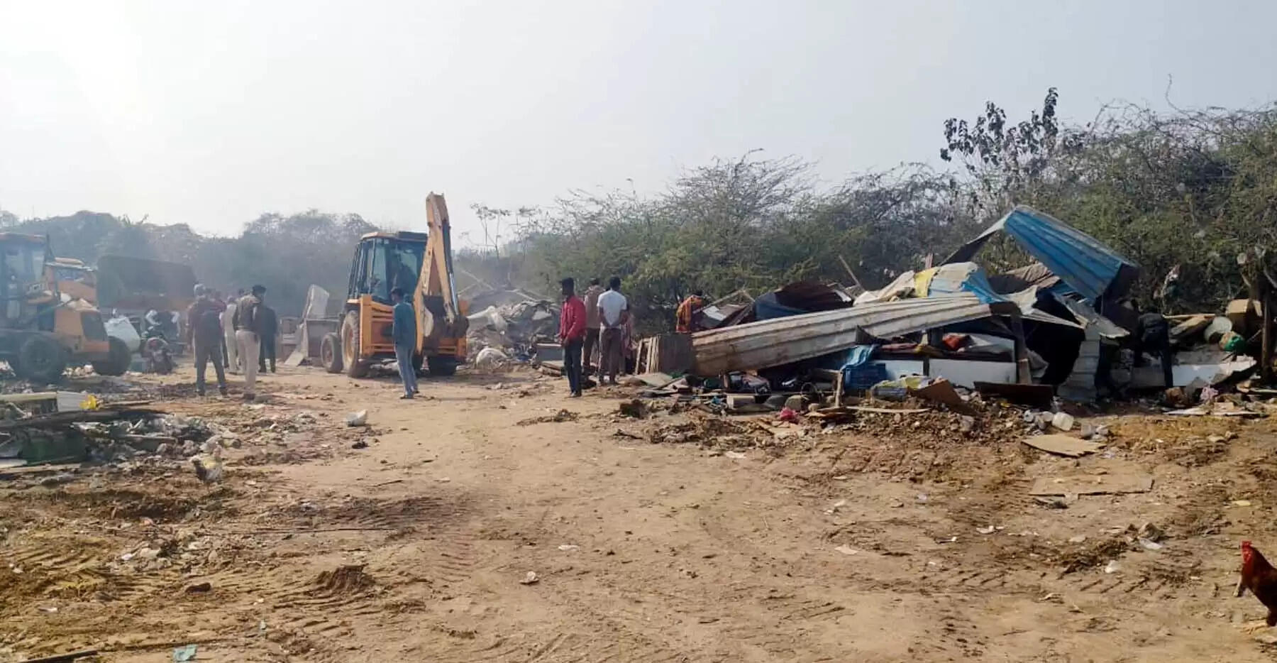 गुरुग्राम पुलिस ने अवैध झुग्गियों पर बुलडोजर चला नशीले पदार्थों के अड्डों को किया ध्वस्त