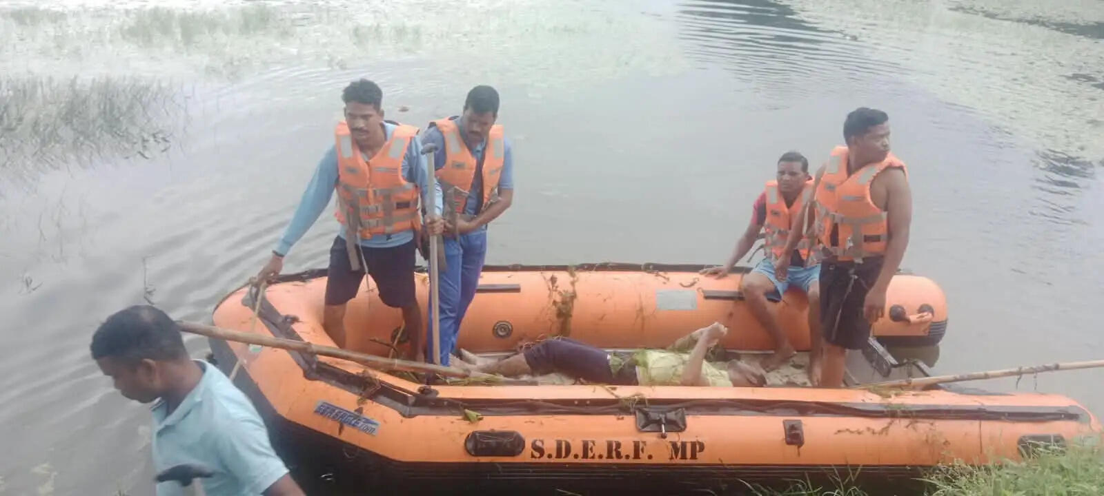 अनूपपुर: लापता युवक का शव एसडीआरएफ ने तलाब से निकाला, हाथों में जकड़ा था शैवाल