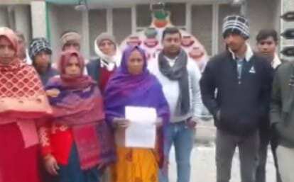 पुरानी रंजिश में गेहूं की फसल को जहरीली दवा डाल कर किया नष्ट, डीएम से पीड़ित मिले