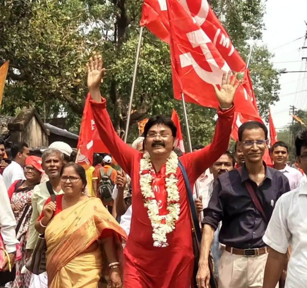 खड़गपुर में सीपीआईएम, सीपीआई और कांग्रेस उम्मीदवारों ने दाखिल किया नामांकन
