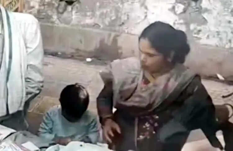 दुकान से चोरी करते मिले बच्ची के साथ आए महिला-पुरुष