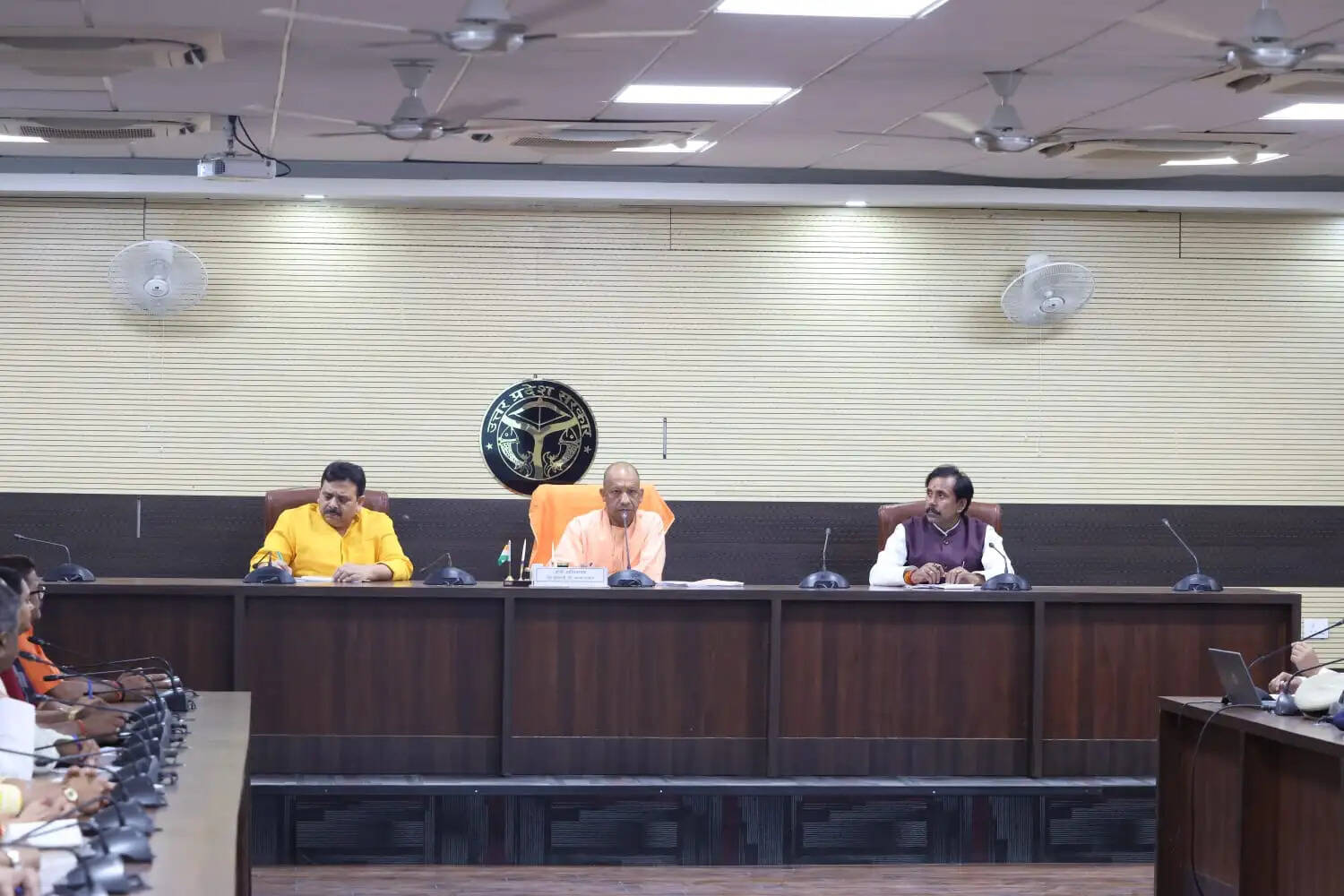 प्रधानमंत्री मोदी के संभावित वाराणसी दौरे को लेकर मुख्यमंत्री योगी ने तैयारियों को परखा