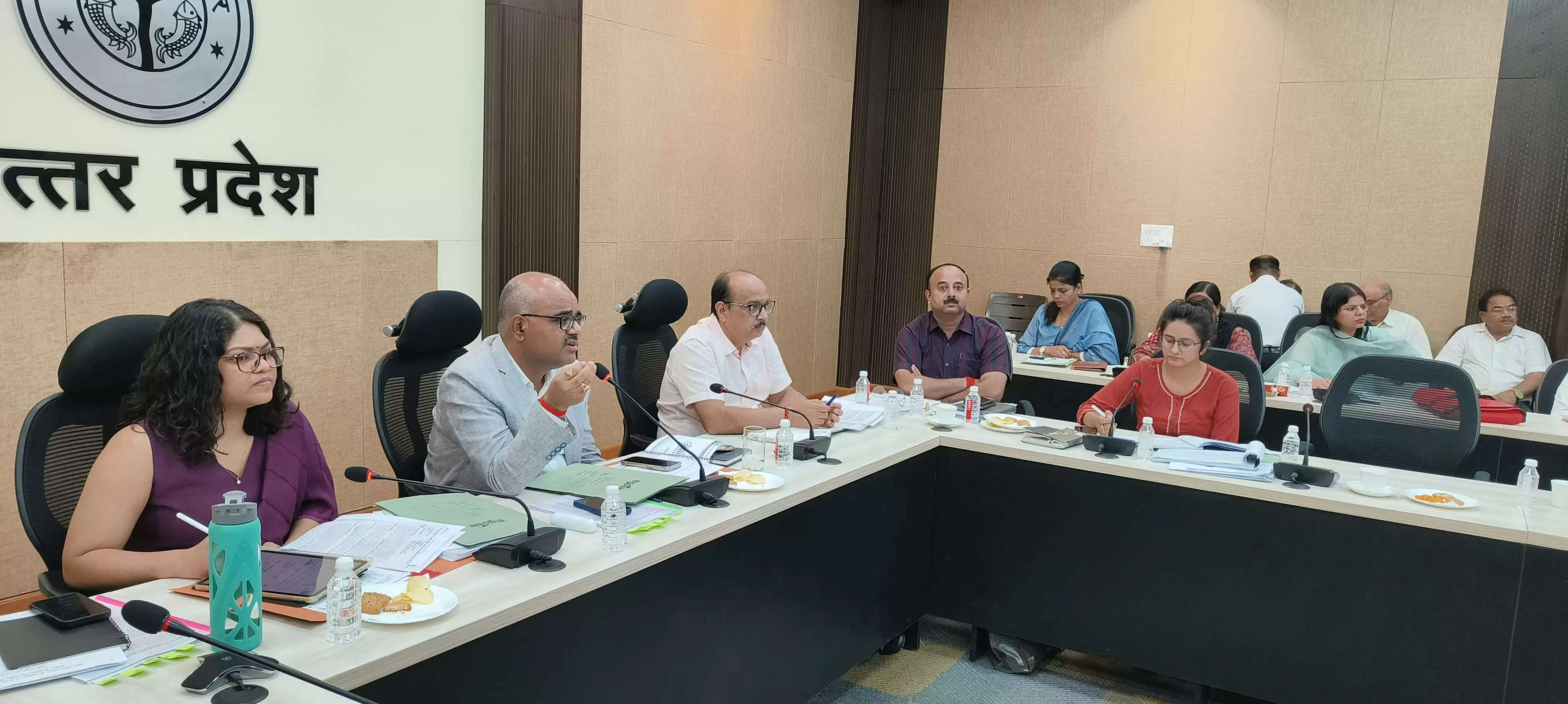 जनपद की डी रैंकिंग को ए में लाना ही हमारी प्राथमिकता, सभी विभागों को दिए ज़रूरी निर्देश : जिलाधिकारी