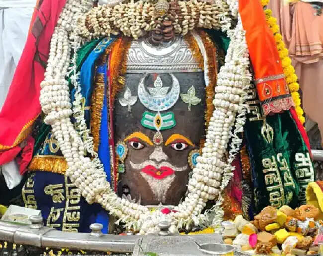 उज्जैन में भस्म आरती में राजा स्वरूप में सजे महाकाल, समर्पण कांवड़ यात्रा में बारिश के बीच गूंजे 'बम भोले' के जयकारे