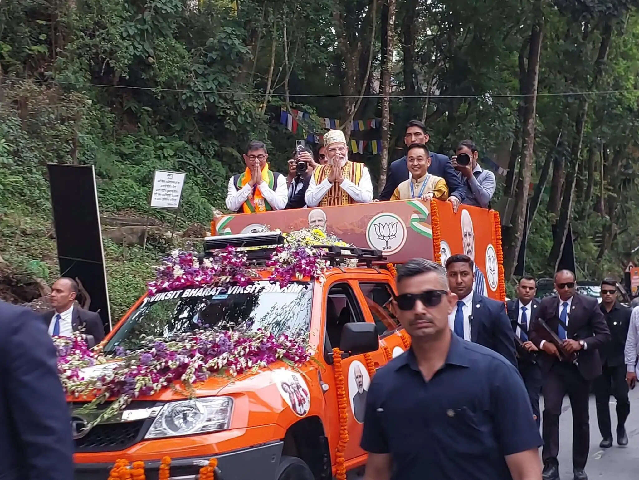 प्रधानमंत्री नरेन्द्र मोदी सिक्किम पहुंचे, भव्य स्वागत