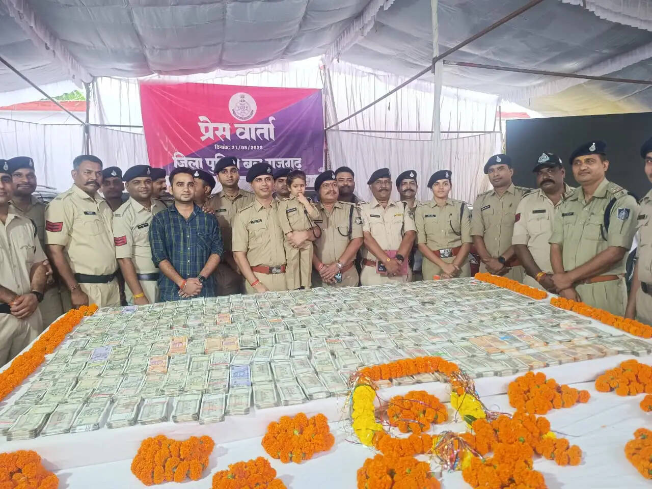 राजगढ़ःदो करोड़ की ठगी के मामले में 14 आरोपित गिरफ्तार, 2.92 करोड़ का मशरूका जब्त