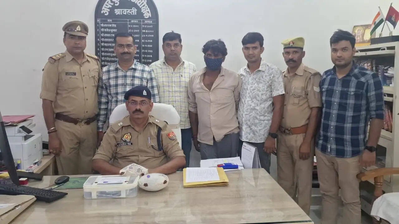 श्रावस्ती: दुष्कर्म के आरोपित ने दारोगा से पिस्टल छीनकर की फायरिंग, जवाबी कार्रवाई में घायल
