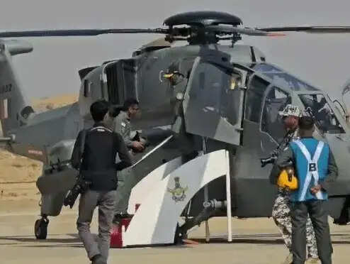 राष्ट्रपति ने जैसलमेर में ‘प्रचंड’ हेलिकॉप्टर में उड़ान भरी