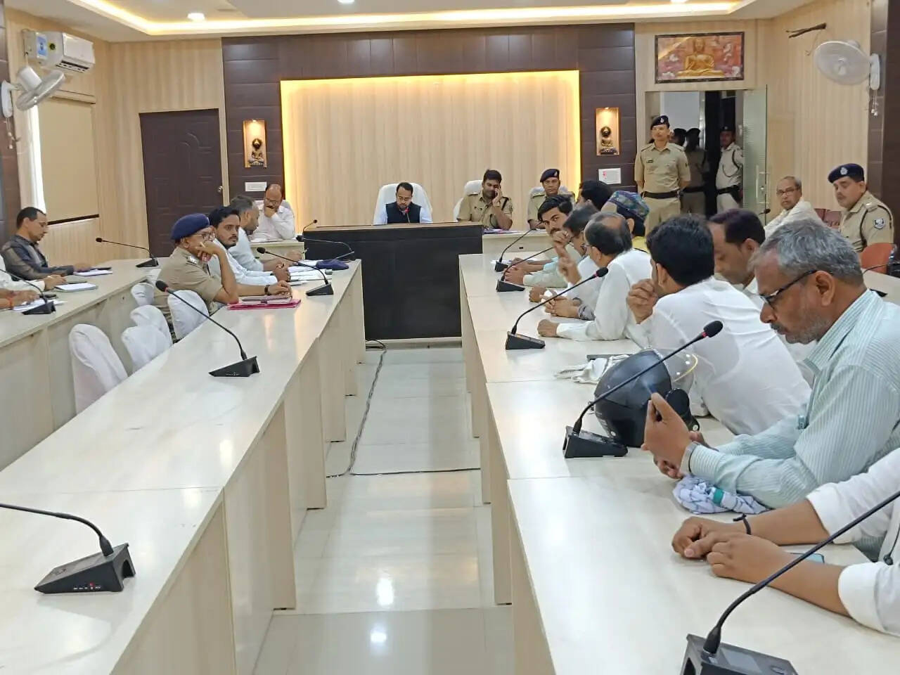 जिला शांति समिति की बैठक संपन्न