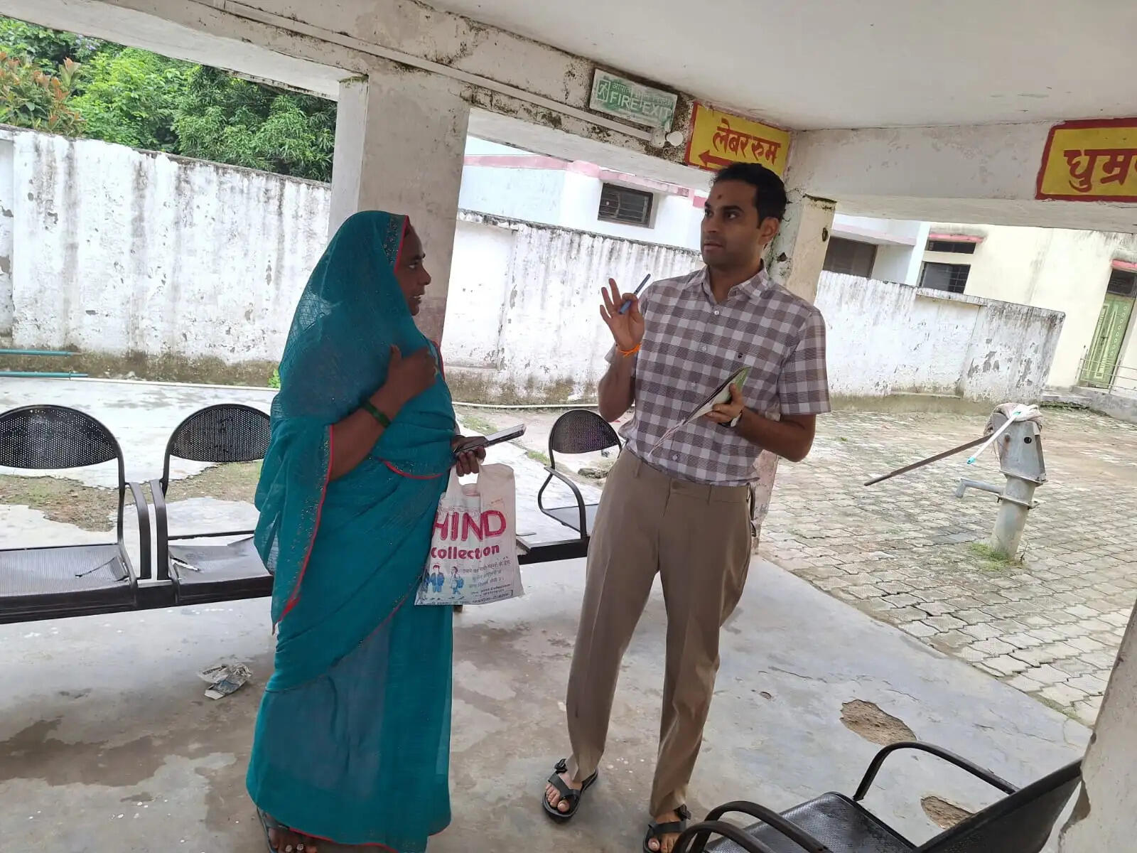 अनुपस्थित कर्मचारियों के एक दिन का वेतन राेकने का डीएम ने सीएमओ&nbsp;काे&nbsp;दिए&nbsp;निर्देश