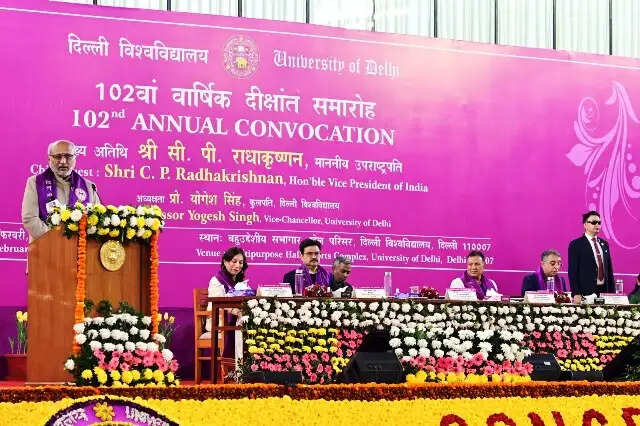 डीयू के दीक्षांत में 1.20 लाख छात्रों को प्रदान की गयी डिग्रियां, उपराष्ट्रपति ने दिया राष्ट्र प्रथम का मंत्र