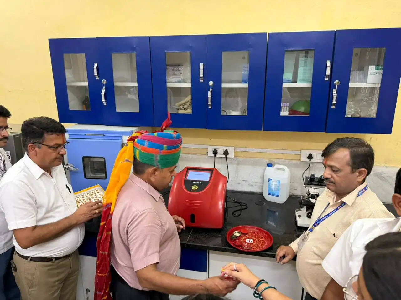 आयुर्वेद विवि में अत्याधुनिक मिस्पा आई-3 मशीन का उद्घाटन