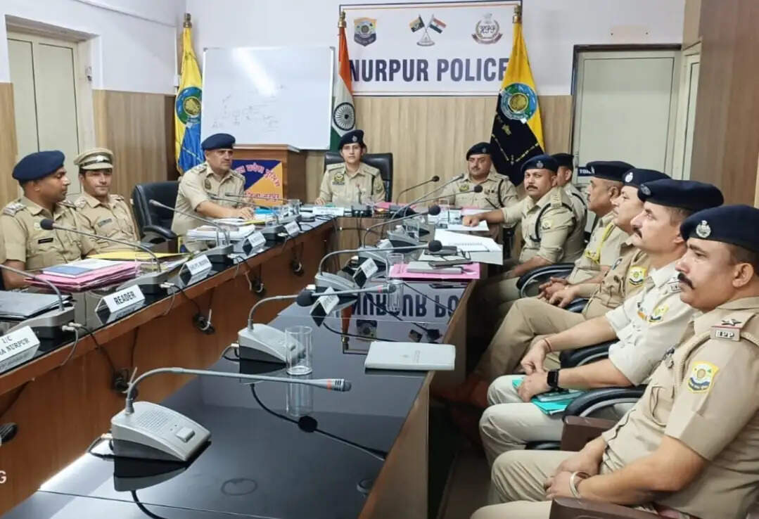 नूरपुर पुलिस की मासिक बैठक में सुरक्षा, कानून-व्यवस्था सहित अन्य मुद्दों पर चर्चा