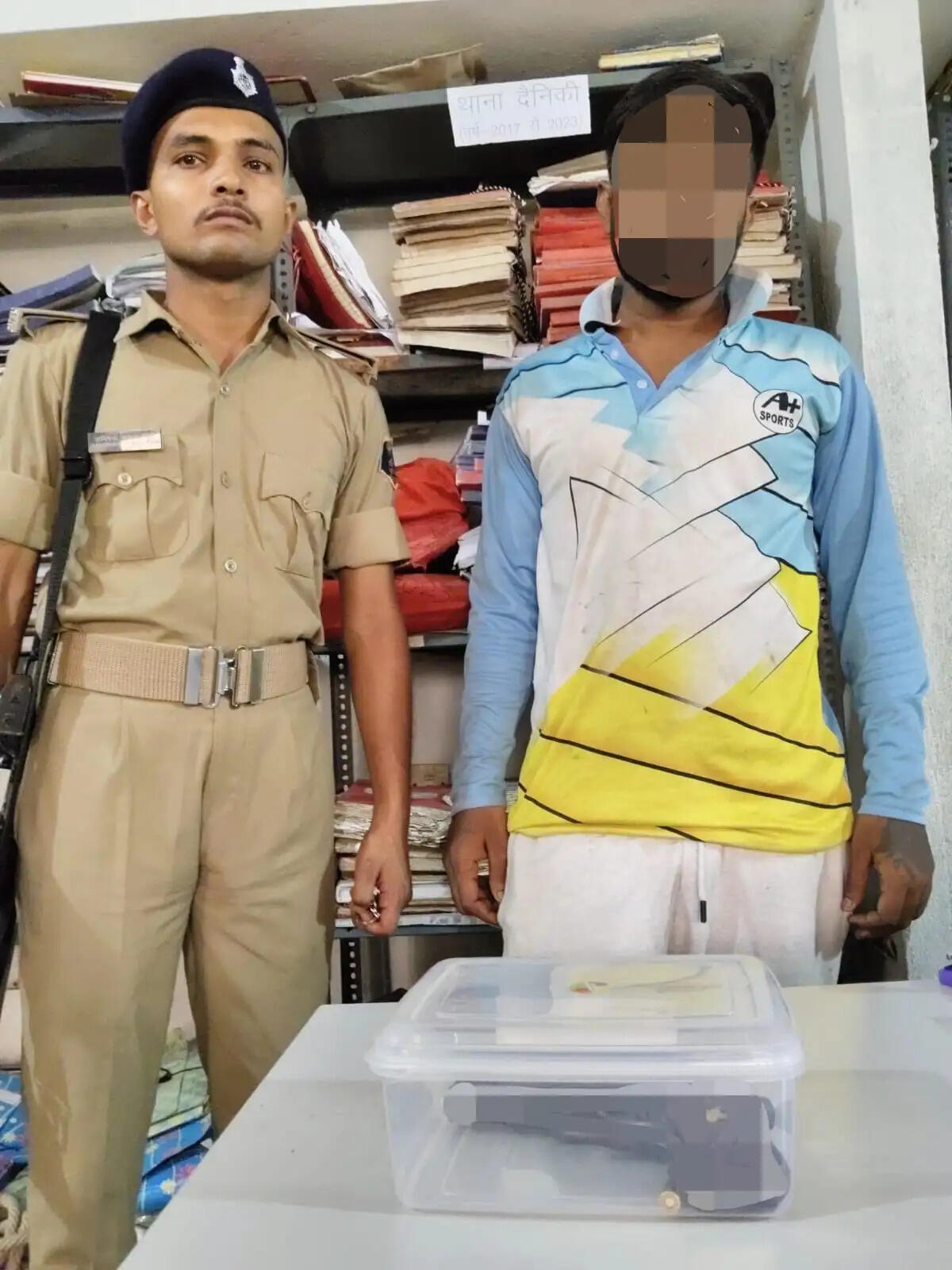 घरेलू विवाद में मां को पिस्टल दिखाकर दी जान से मारने की धमकी, पुलिस ने आरोपी को दबोचा