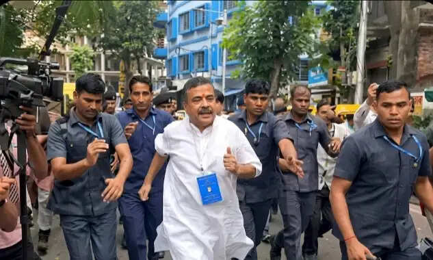 कालीघाट में शुभेंदु को ‘चोर’ के नारे, बढ़ा चुनावी तनाव