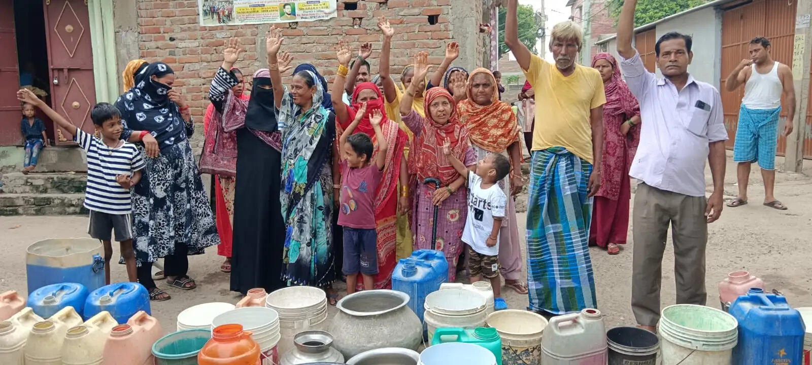 पेयजल की किल्लत को लेकर ग्रामीणों में आक्रोश, टंकी संचालक पर लगाया आरोप