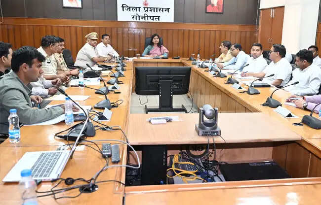 सोनीपत: एनएच-44 पर अवैध कट रोकने को एनएचएआई-पुलिस संयुक्त निरीक्षण