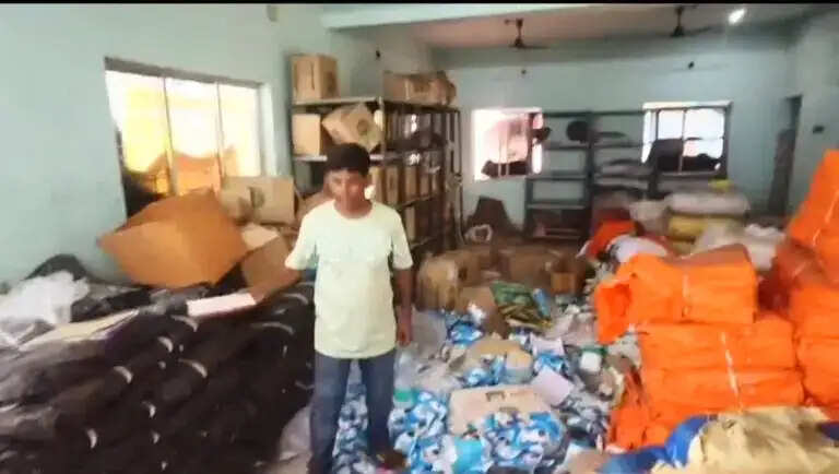 पूर्व तृणमूल विधायक के घर के पास गोदाम से सरकारी राहत सामग्री बरामद, इलाके में तनाव