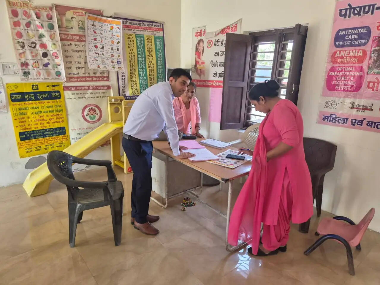 कैथल: एसडीएम ने आंगनबाड़ी केंद्रों का किया औचक निरीक्षण, बच्चों की सुविधाओं का लिया जायजा