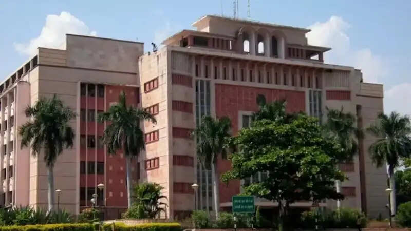 मध्य प्रदेश में 20 आईएएस अफसरों के तबादले, 6 जिलों के कलेक्टर बदले