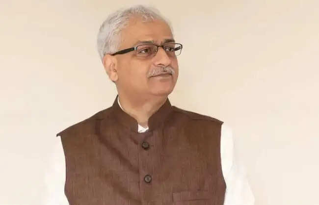 हितेश रमेश चंद्र जोशी ने जीआईसी री के चेयरमैन एवं प्रबंध निदेशक का पद संभाला