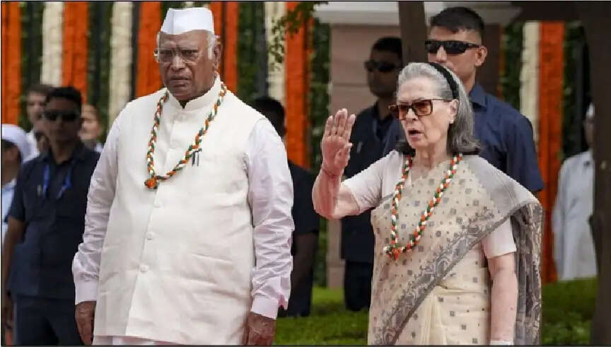 आखिर, मोदी सरकार ने सोनिया-राहुल से “वन्दे मातरम्” का पूरा गान करवा ही लिया !