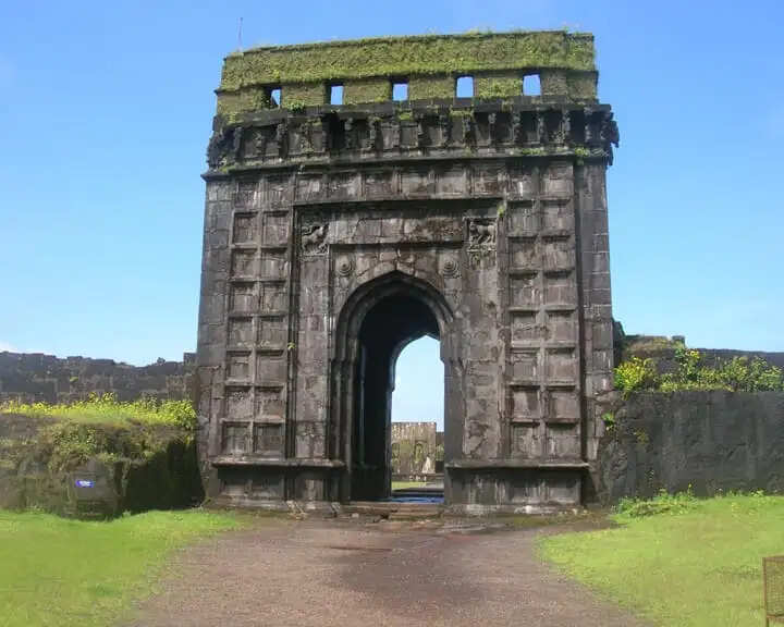 रायगढ़ दुर्ग के राष्ट्रीय दर्जा का मुद्दा पर्यटन के सुपुर्द