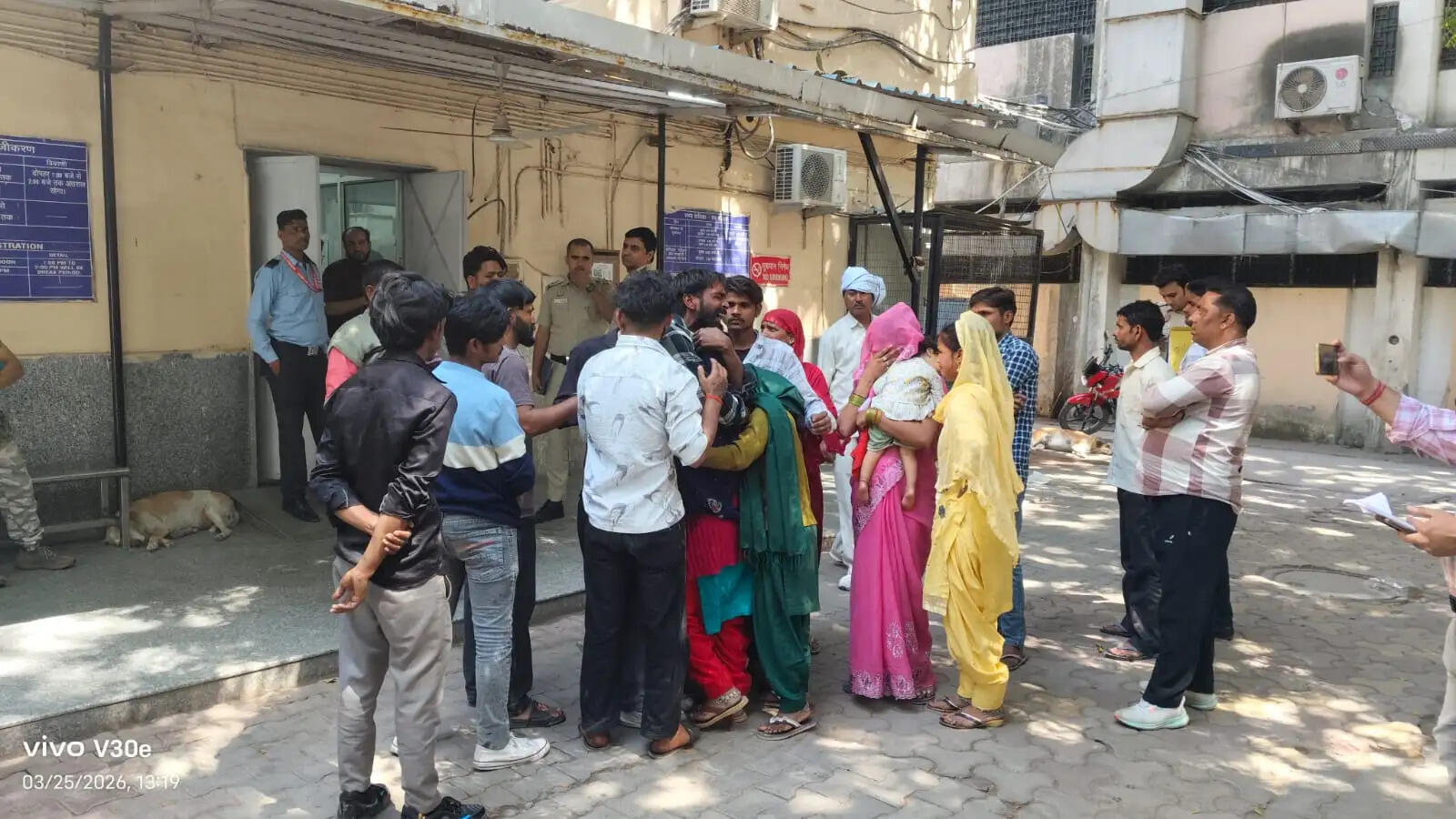 (साइड स्टोरी) करोल बाग बस हादसा: ईद मनाकर लौटने वाले शहबाज, घर पर इंतजार करती गर्भवती पत्नी… शादी से पहले ही बुझ गया महेश का सपना