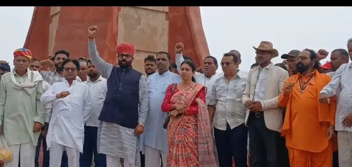 मानगढ़ धाम को राष्ट्रीय स्मारक घोषित नहीं किए जाने पर कांग्रेस का विराेध प्रदर्शन