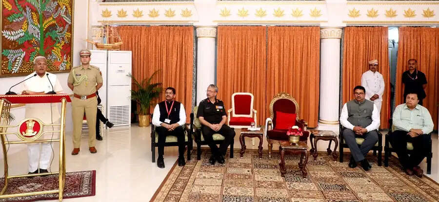 अध्ययन भ्रमण विभिन्न दृष्टिकोणों को समझने, सीखने का सुअवसर : राज्यपाल पटेल