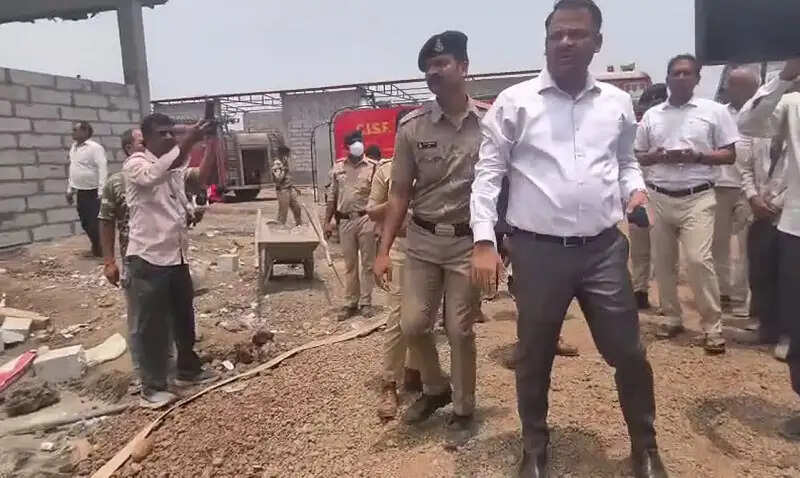 मप्र के देवास में पटाखा फैक्टरी में विस्फोट के बाद लगी भीषण आग, तीन की मौत, 12 मजदूर घायल