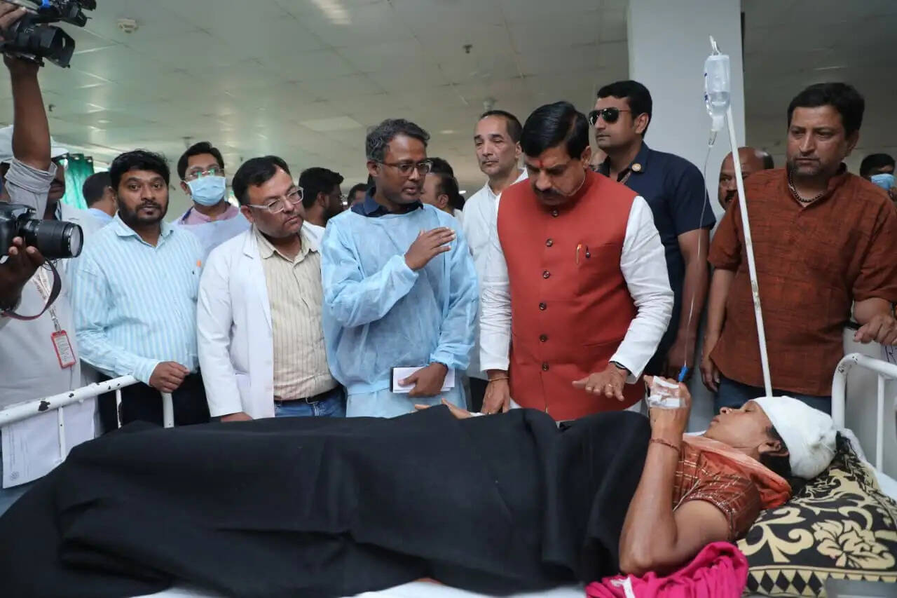 छिंदवाड़ा हादसे के पीड़ितों से मिले मुख्यमंत्री, परिजनों को दी सांत्वना और हर संभव मदद का भरोसा
