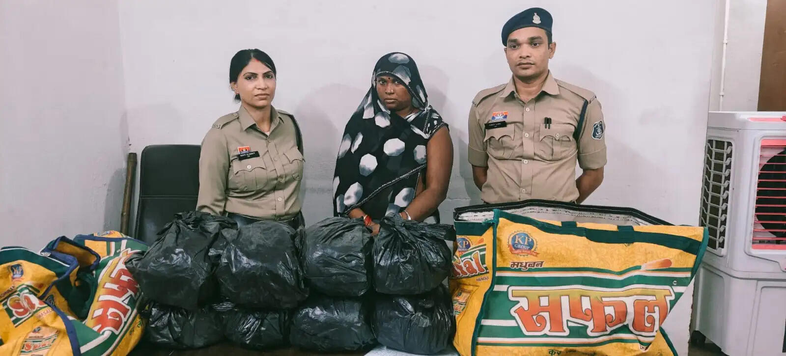 नशामुक्त रायपुर अभियान को बड़ी सफलता: अंतर्राज्यीय महिला गांजा तस्कर 16 किलो से अधिक मादक पदार्थ के साथ गिरफ्तार