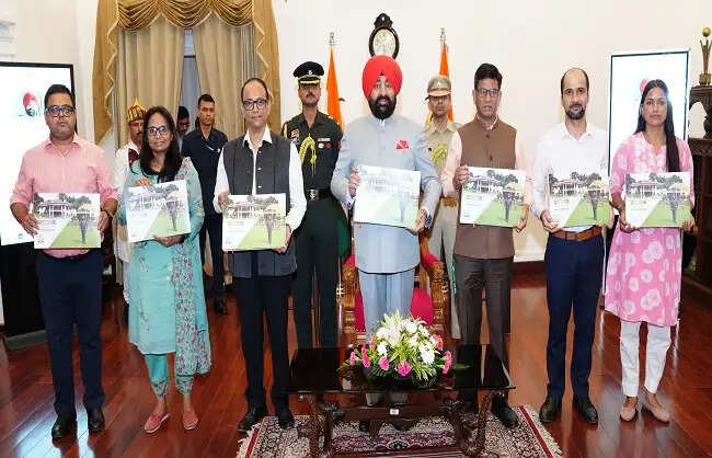 राज्यपाल की पांच वर्ष की उपलब्धियों पर कॉफी टेबल बुक का विमोचन