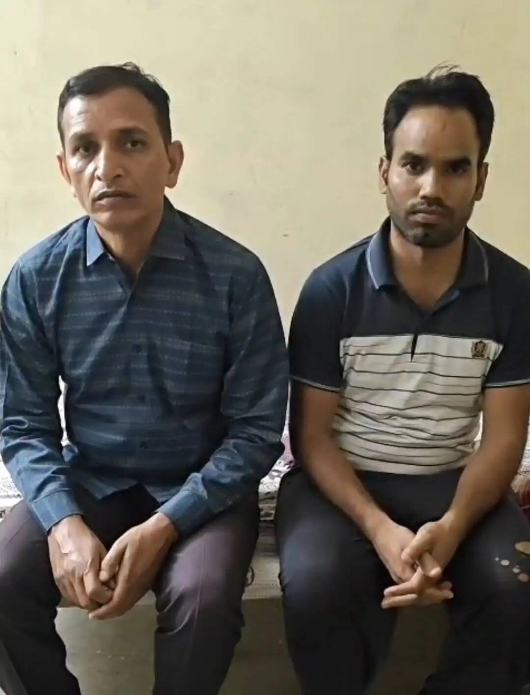 उपकोष कार्यालय का उपकोषाधिकारी और वरिष्ठ सहायक रिश्वत लेते गिरफ्तार