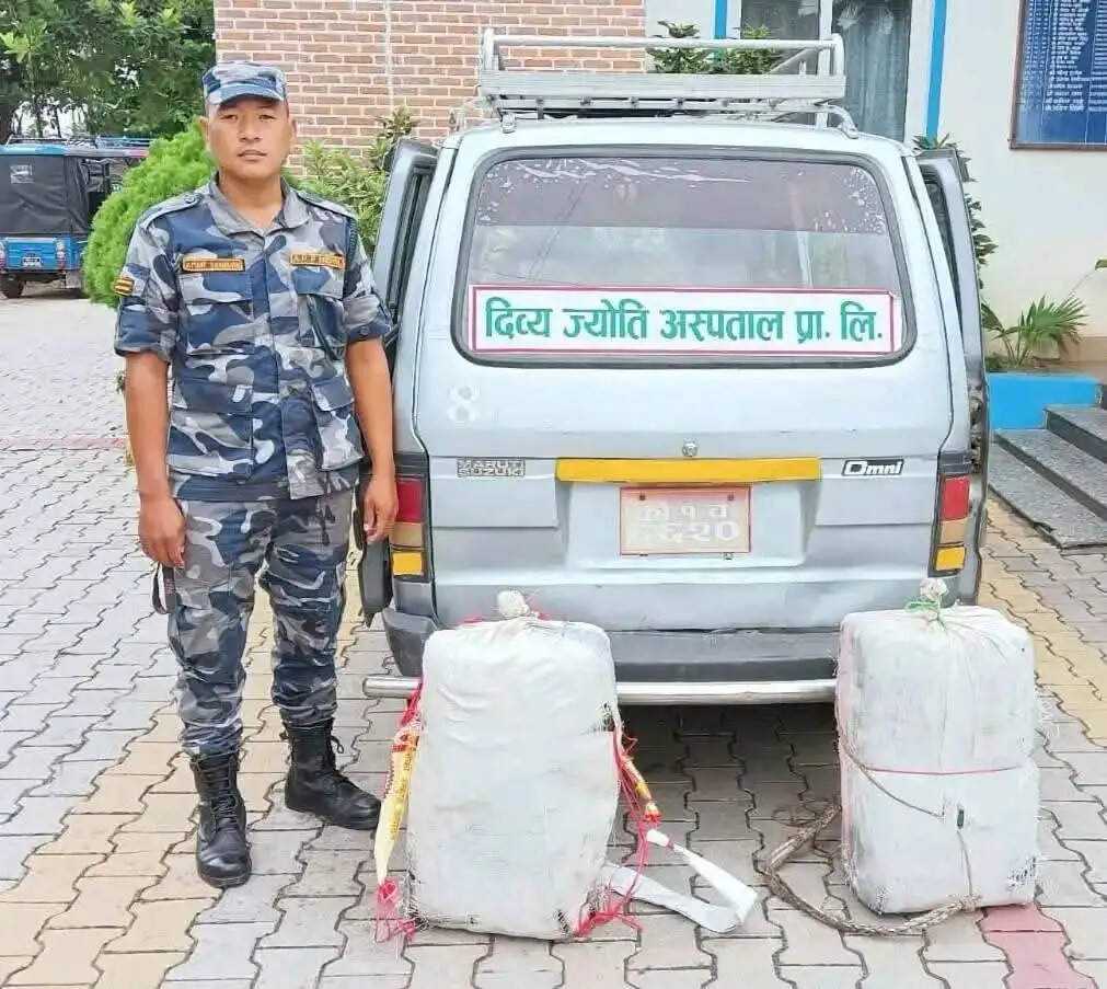 अस्पताल के वैन से 60 किलो गांजा की बरामदगी, स्वास्थ्य सेवा की आड़ में तस्करी,चालक फरार