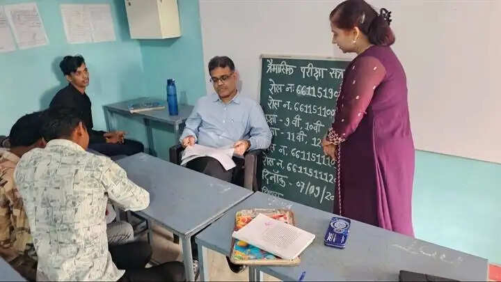 बैतूलः दिव्यांगजन आयुक्त ने किया दिव्यांग संस्थाओं का आकस्मिक निरीक्षण