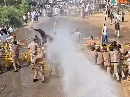 विदिशा में आरक्षण और&nbsp;यूजीसी नियमों के विरोध में प्रदर्शन, बैरिकेडिंग पर पुलिस से झड़प