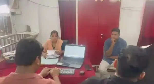 नरसिंहपुर : गाडरवारा तहसील में लोकायुक्त की कार्रवाई, बाबू तीन हजार रुपये की रिश्वत लेते गिरफ्तार