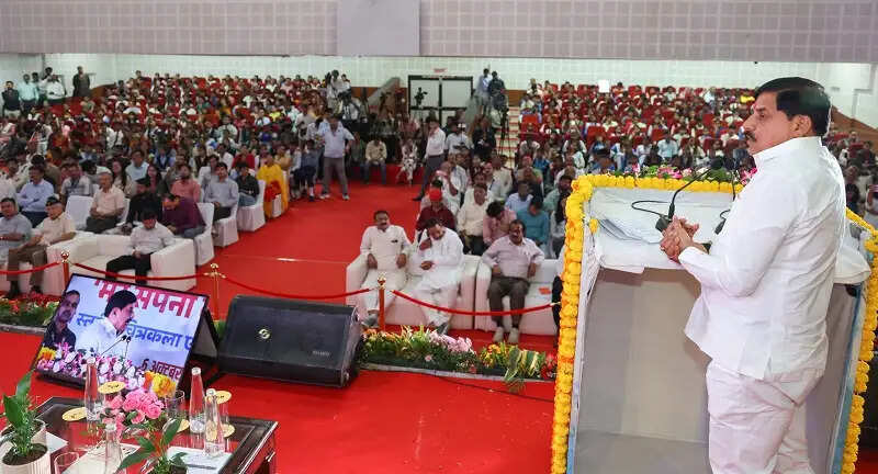 प्रधानमंत्री मोदी ने लोकतंत्र को गौरवान्वित करते हुए जिया है सार्वजनिक जीवन : मुख्यमंत्री डॉ. यादव