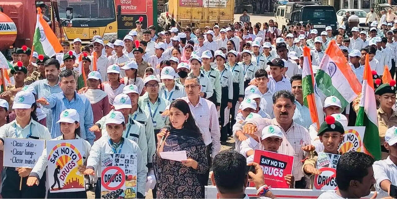 नशा मुक्त जम्मू-कश्मीर अभियान के तहत कठुआ में जागरूकता रैली का आयोजन