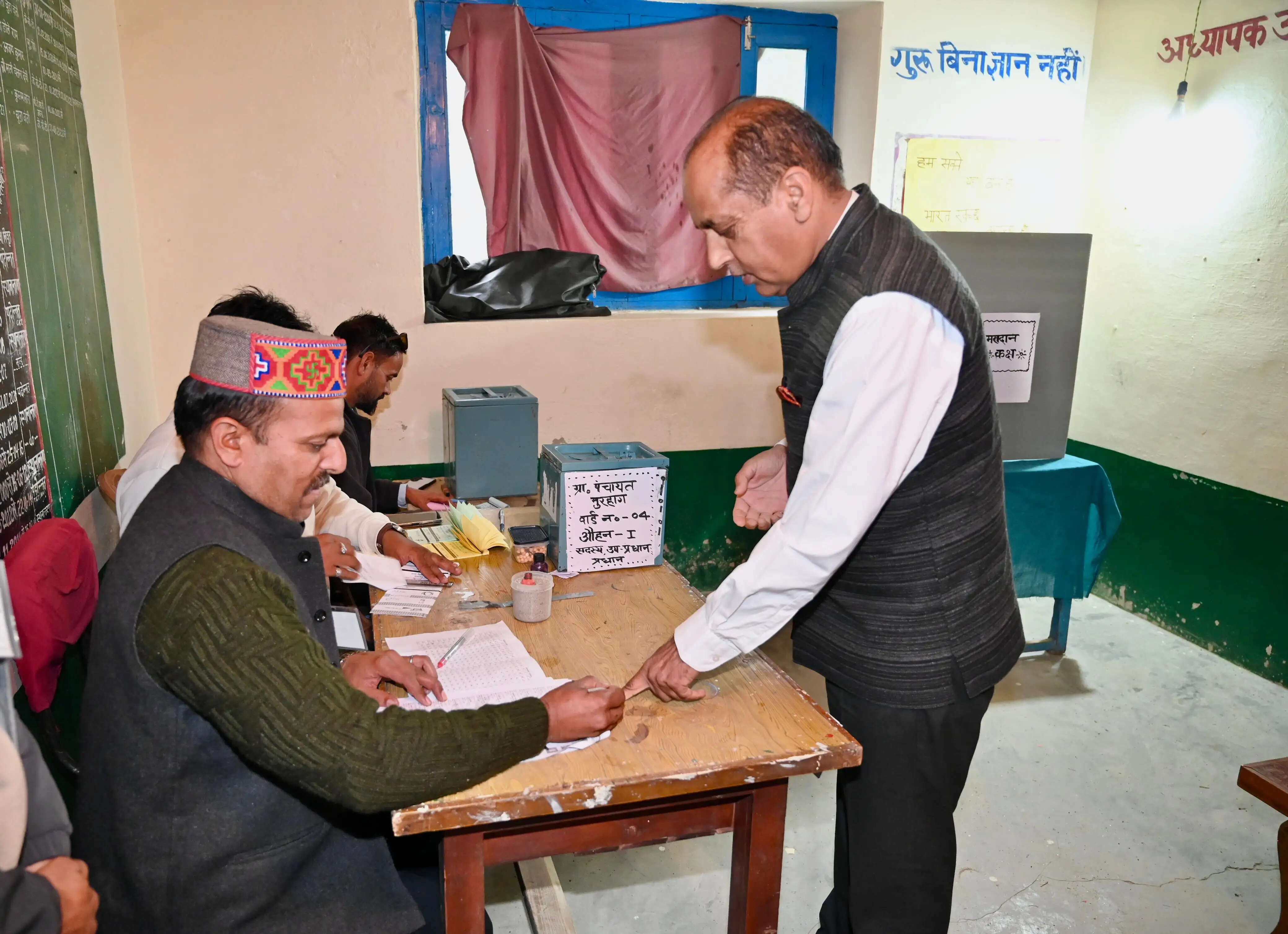 ईडी द्वारा गिरफ्तार एकेडमी संचालकों से अपना रिश्ता बताएं मुख्यमंत्री सुक्खू: जयराम ठाकुर