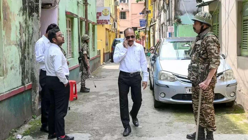 ईडी की तलाशी के बीच सियासी आरोप, डीसीपी के बेटे ने कहा— ‘शुभेंदु अधिकारी की चाल