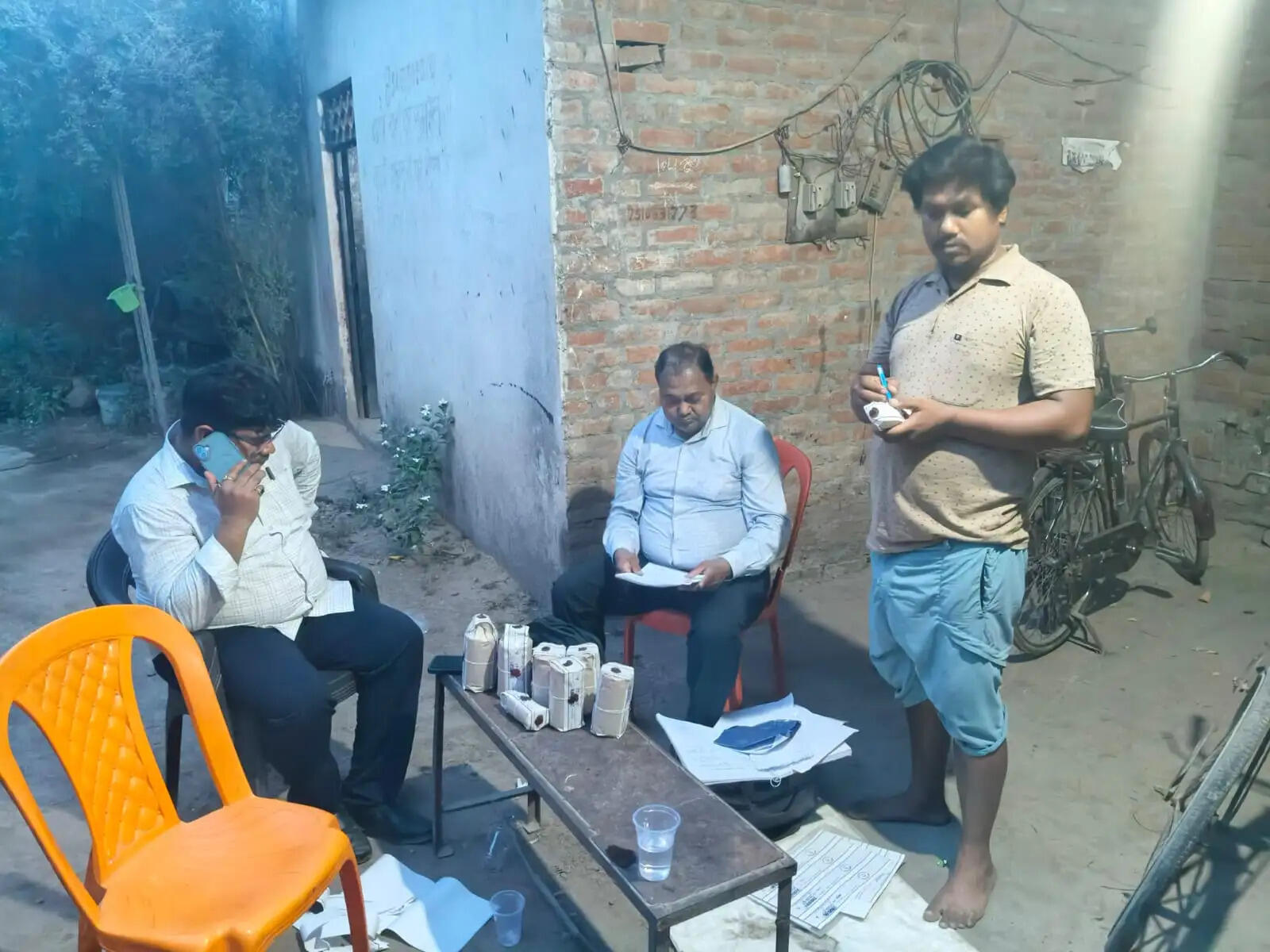 मिलावटी खाद्य सामग्री पर सख्त कार्रवाई जारी, अवैध मोमोज-चटनी इकाई सील