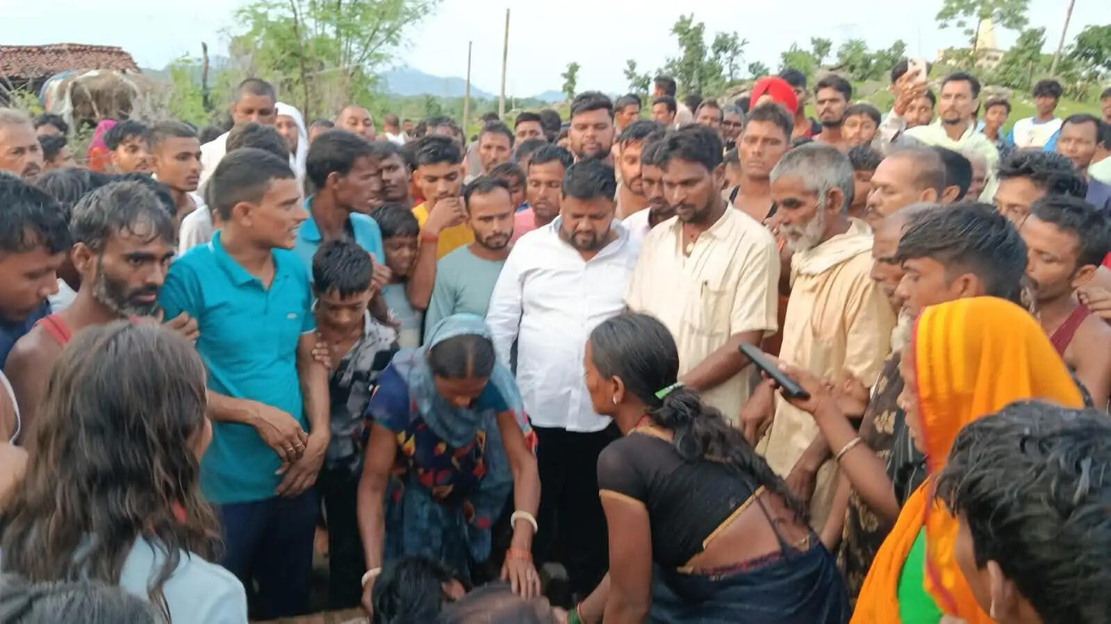 खेत में काम कर रहे युवक पर आकाशीय बिजली गिरने से मौत