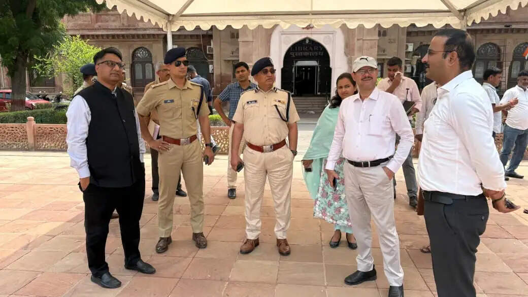 राज्य स्तरीय स्वतंत्रता दिवस समारोह: प्रशासनिक एवं पुलिस अधिकारियों ने किया संयुक्त निरीक्षण