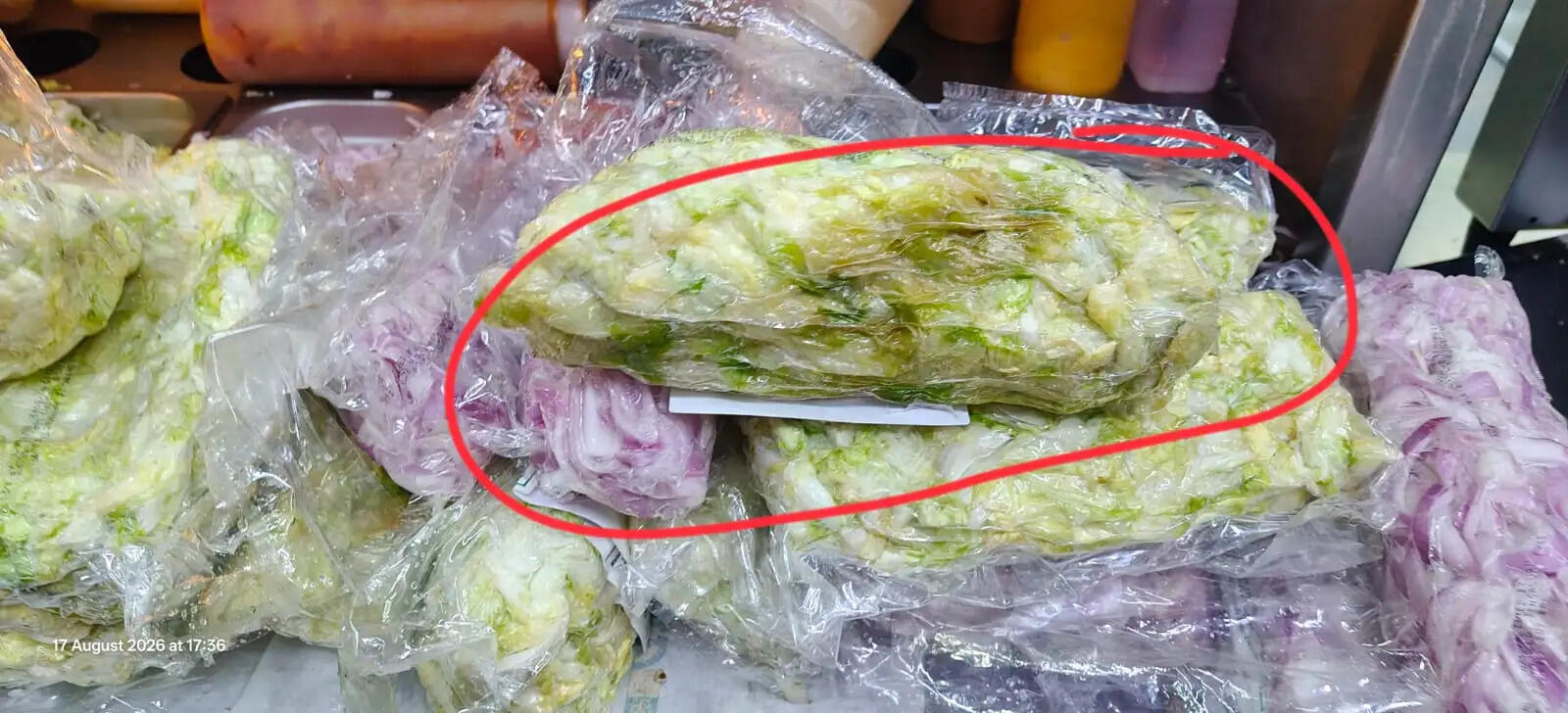 रेस्टोरेंट-फूड स्टॉल्स पर खाद्य सुरक्षा टीम ने लिए यूज्ड ऑयल के नमूने